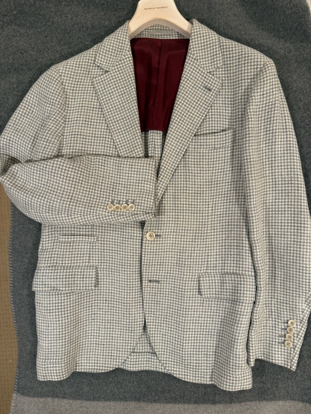 Brunello Cucinelli Light Gray Houndstooth Blazer with Burgundy Lining